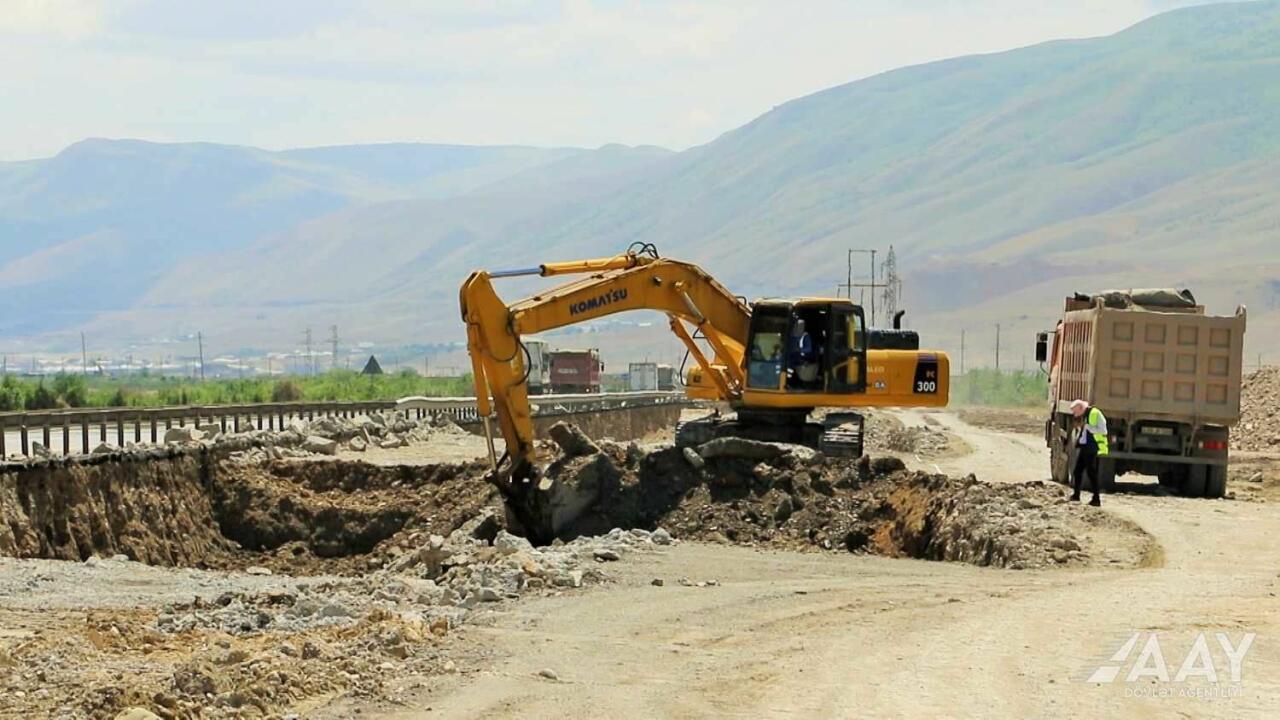 Продолжается капремонт автодороги Баку-Губа-госграница с РФ