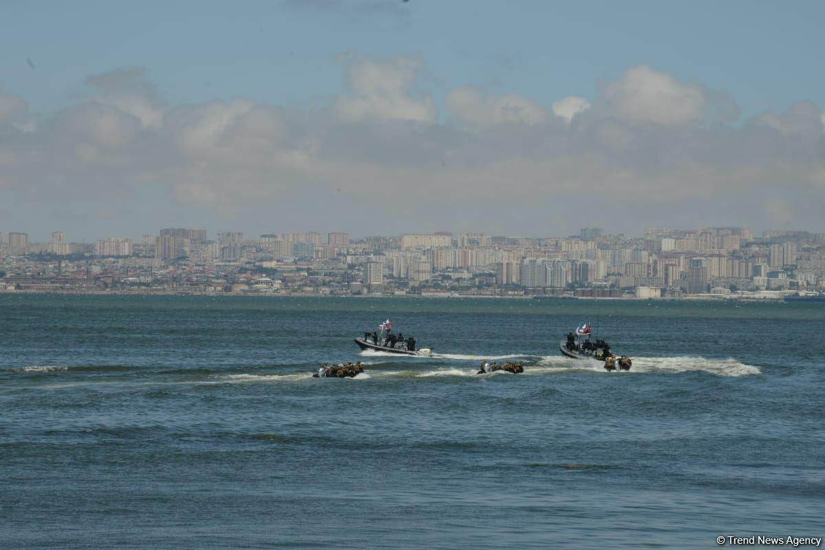 Специализированные войска ВМС Азербайджана выполнили различные маневры в рамках фестиваля TEKNOFEST