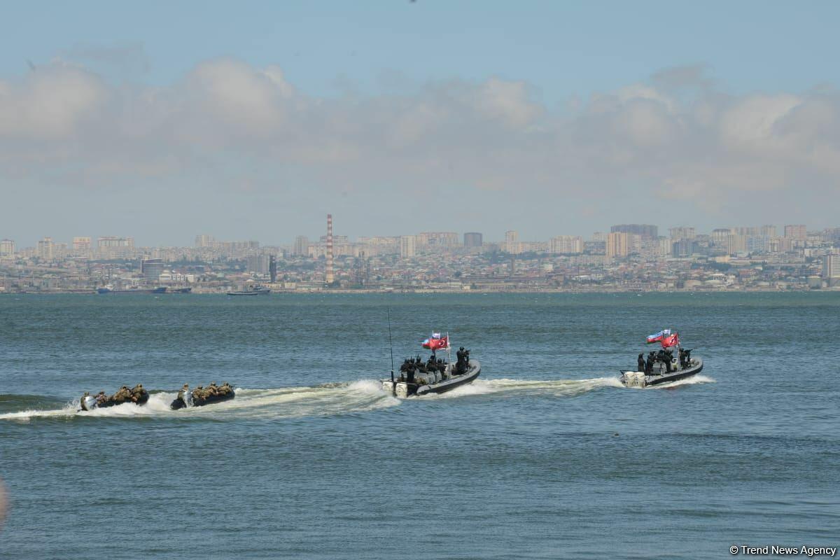 Специализированные войска ВМС Азербайджана выполнили различные маневры в рамках фестиваля TEKNOFEST