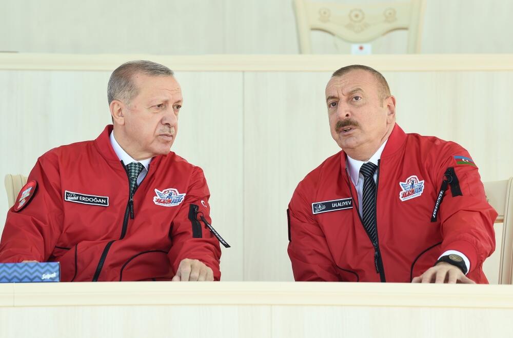 Prezidentlər İlham Əliyev, Rəcəb Tayyib Ərdoğan və Birinci xanımlar Mehriban Əliyeva, Əminə Ərdoğan “TEKNOFEST Azərbaycan”da aviaşounu izləyiblər
