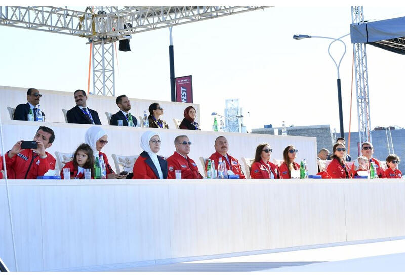 Prezidentlər İlham Əliyev, Rəcəb Tayyib Ərdoğan və Birinci xanımlar Mehriban Əliyeva, Əminə Ərdoğan “TEKNOFEST Azərbaycan”da aviaşounu izləyiblər