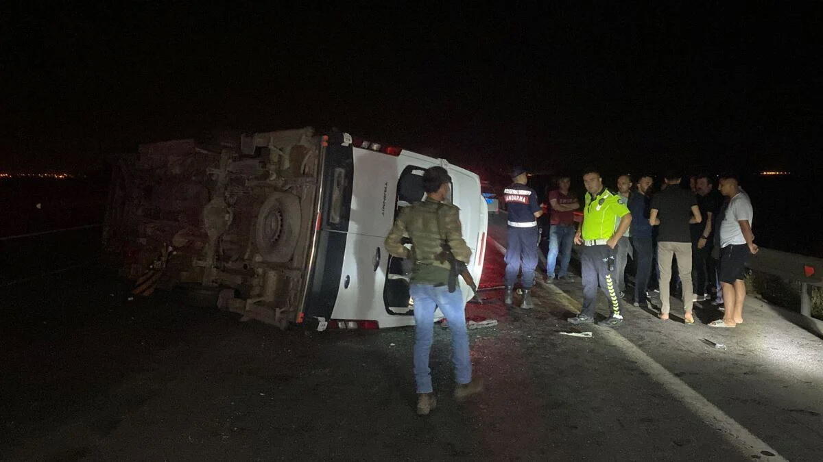 В Турции студенческий автобус попал в ДТП, много пострадавших