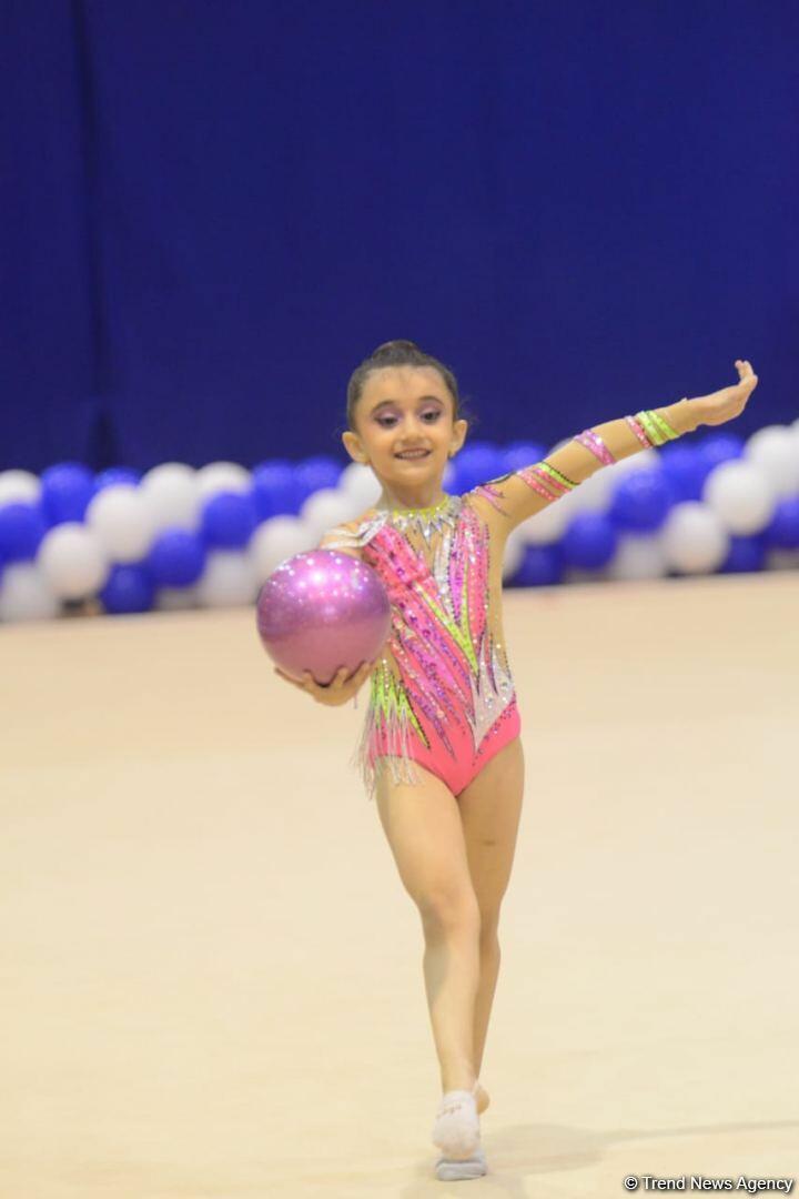Bədii gimnastika üzrə "Ocaq Sport" klubunun açıq birinciliyinin ikinci günü start götürüb