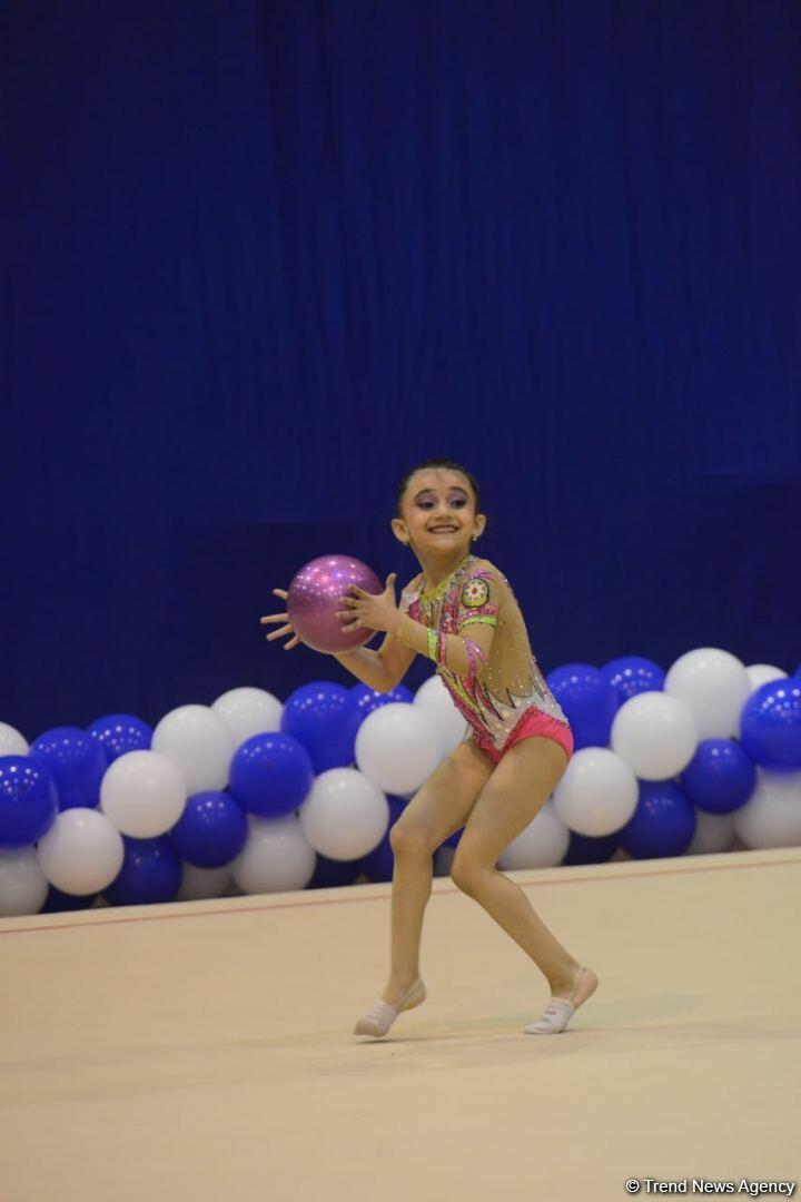 Bədii gimnastika üzrə "Ocaq Sport" klubunun açıq birinciliyinin ikinci günü start götürüb