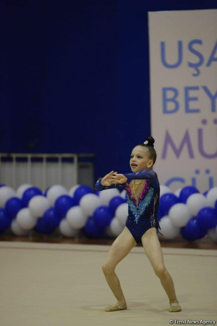 Bədii gimnastika üzrə "Ocaq Sport" klubunun açıq birinciliyinin ikinci günü start götürüb