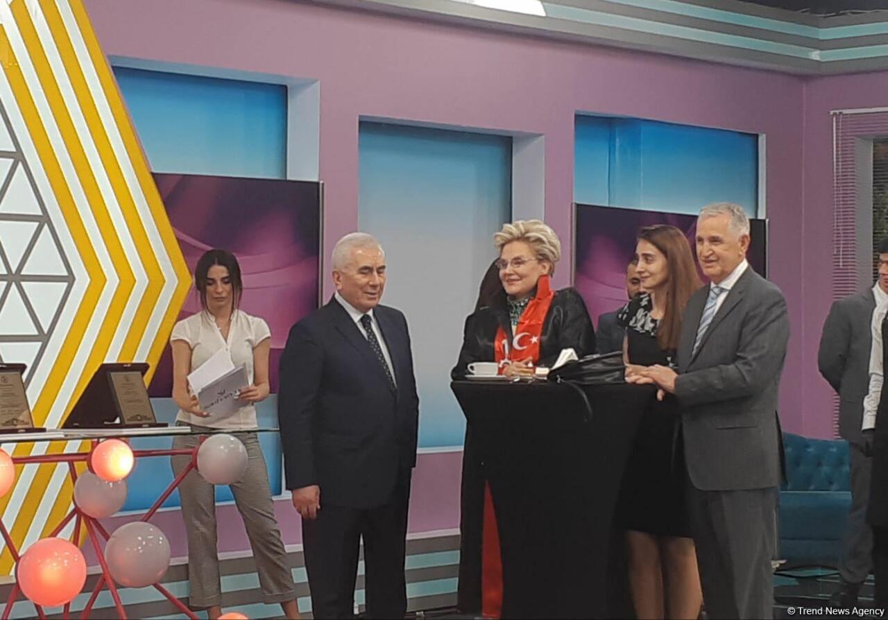 Елена Малышева восхищена азербайджанскими мужчинами и национальной кухней: "Сделаем невозможное возможным!"