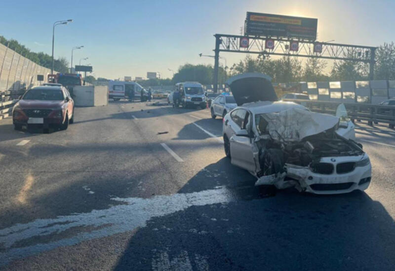 Цепная авария с погибшим произошла в Москве