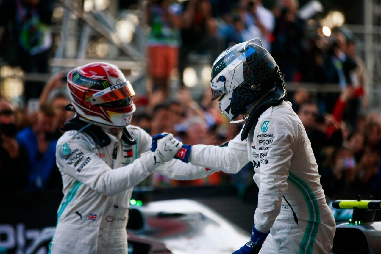"Mercedes-AMG Petronas" Bakıdakı Formula 1 yarışlarından fotolar paylaşıb