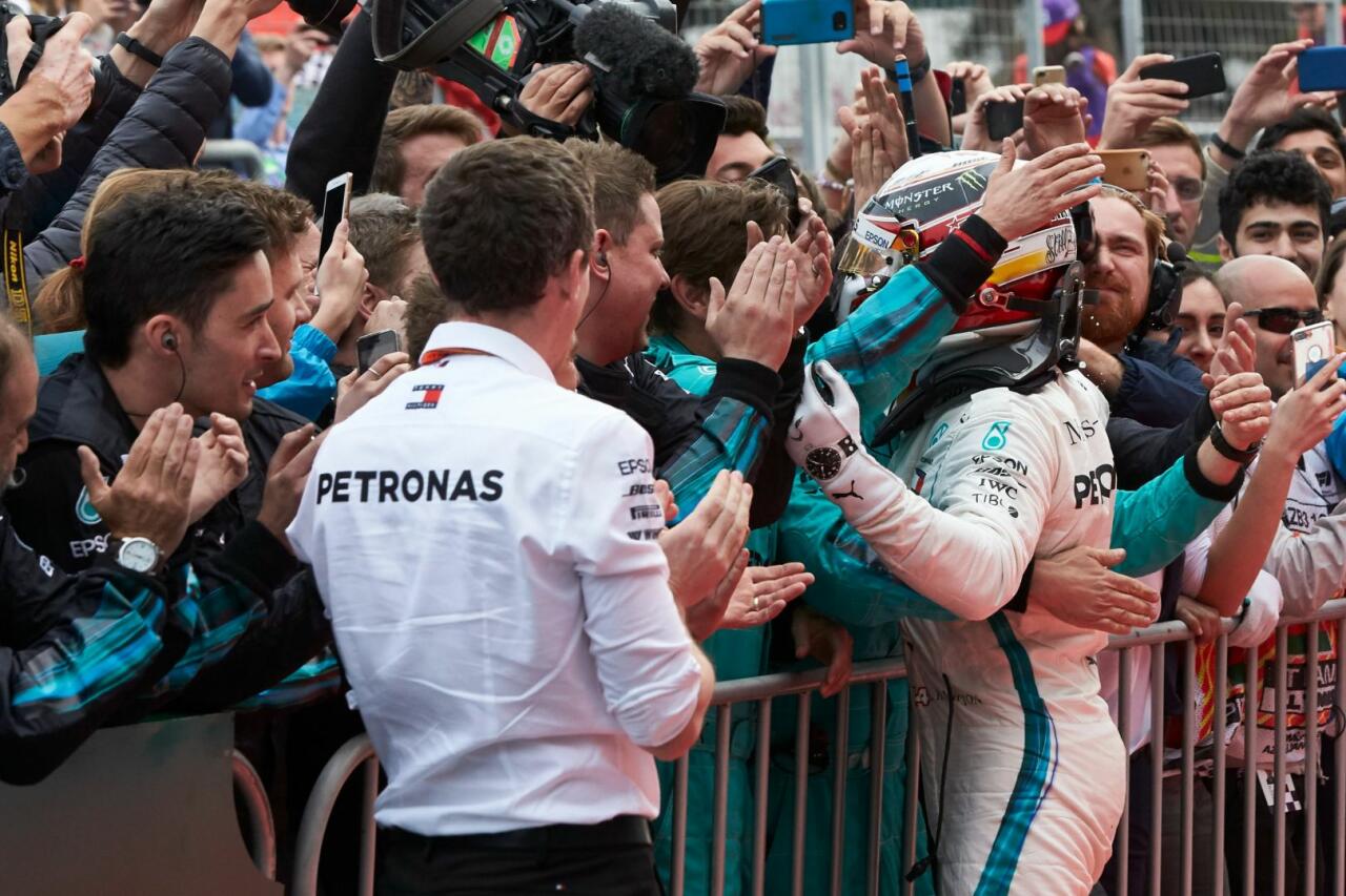 "Mercedes-AMG Petronas" Bakıdakı Formula 1 yarışlarından fotolar paylaşıb