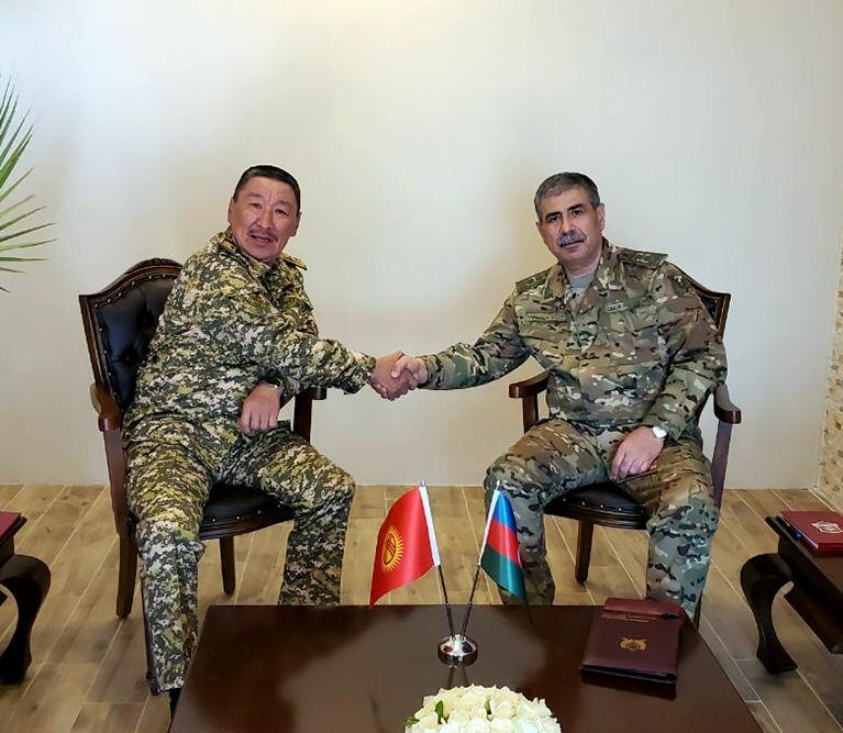 Министры обороны Азербайджана и Кыргызстана обсудили военное сотрудничество