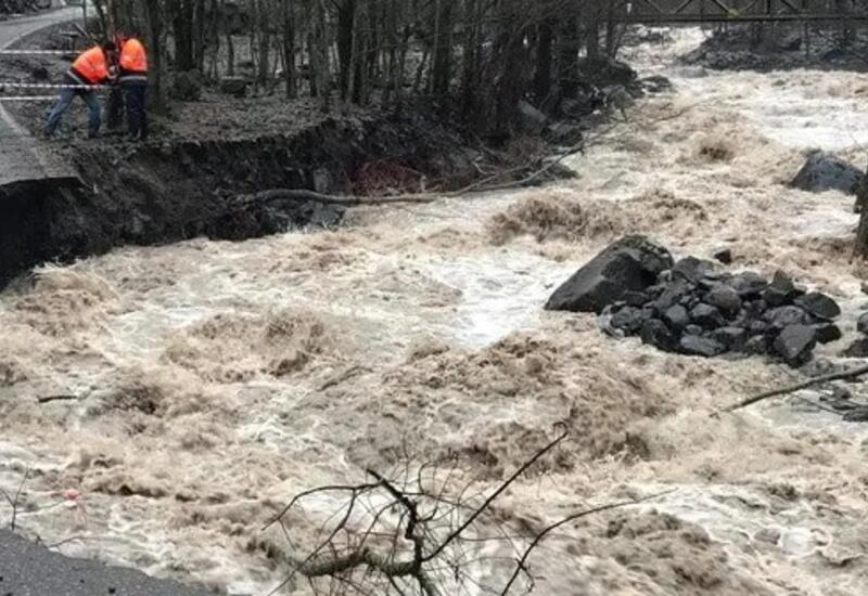 Проливные дожди затопили Тбилиси