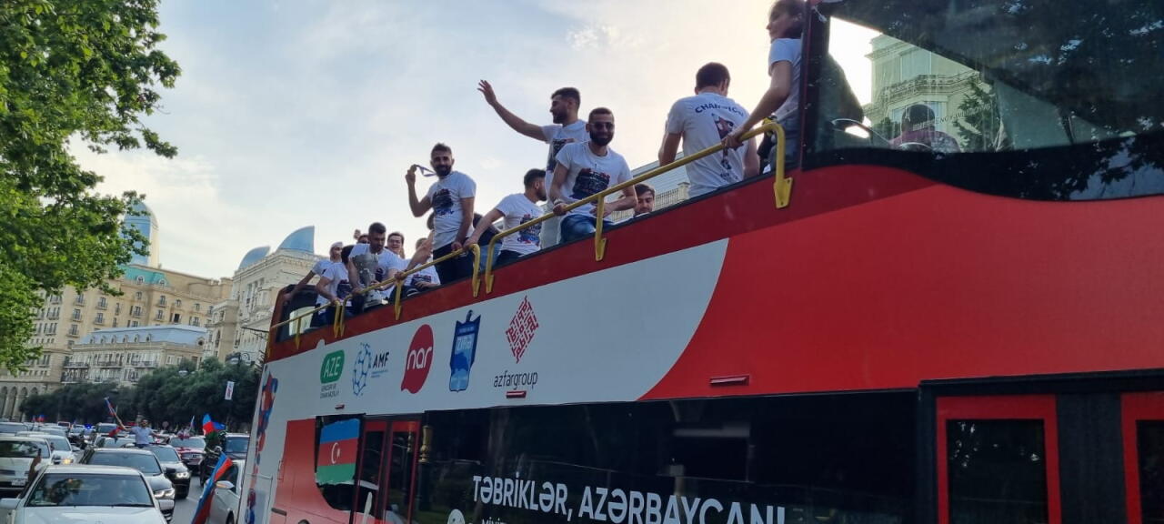 В Баку продемонстрировали Кубок чемпионата Европы по мини-футболу