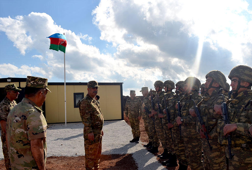 Закир Гасанов посетил боевые позиции в Кяльбаджаре и Лачине