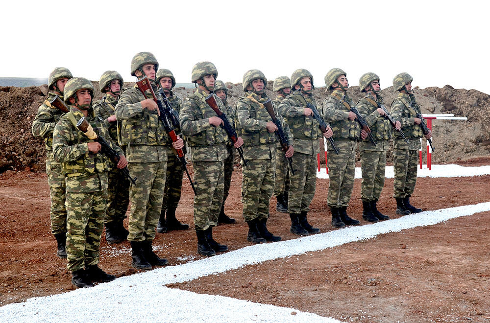 Закир Гасанов посетил боевые позиции в Кяльбаджаре и Лачине