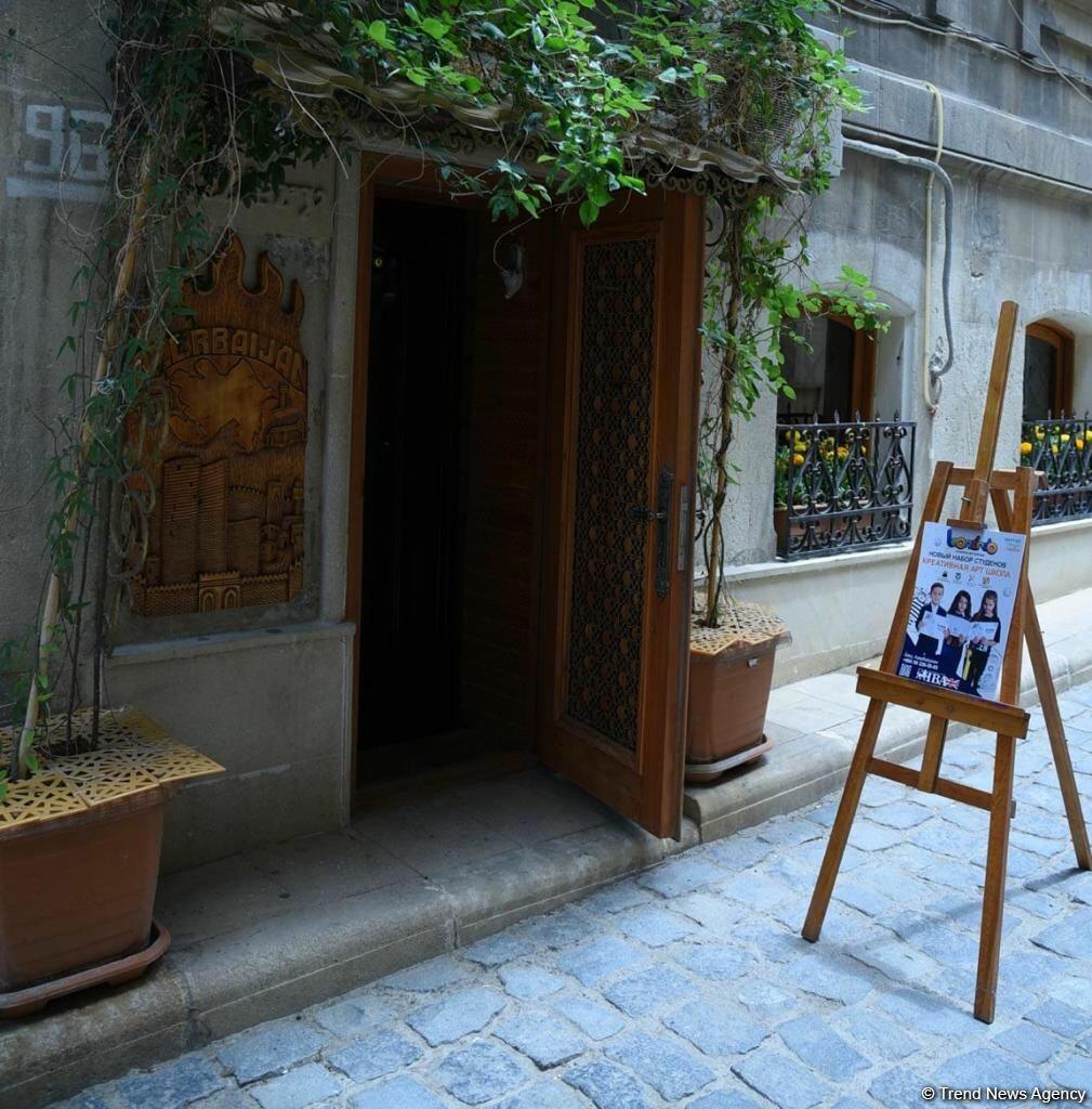 Leonardo Art School Baku организовала выставку юных художников «Полет фантазий»