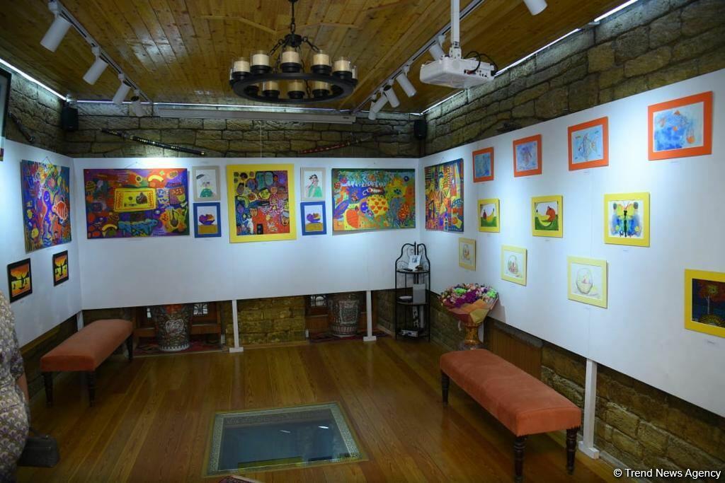 Leonardo Art School Baku организовала выставку юных художников «Полет фантазий»