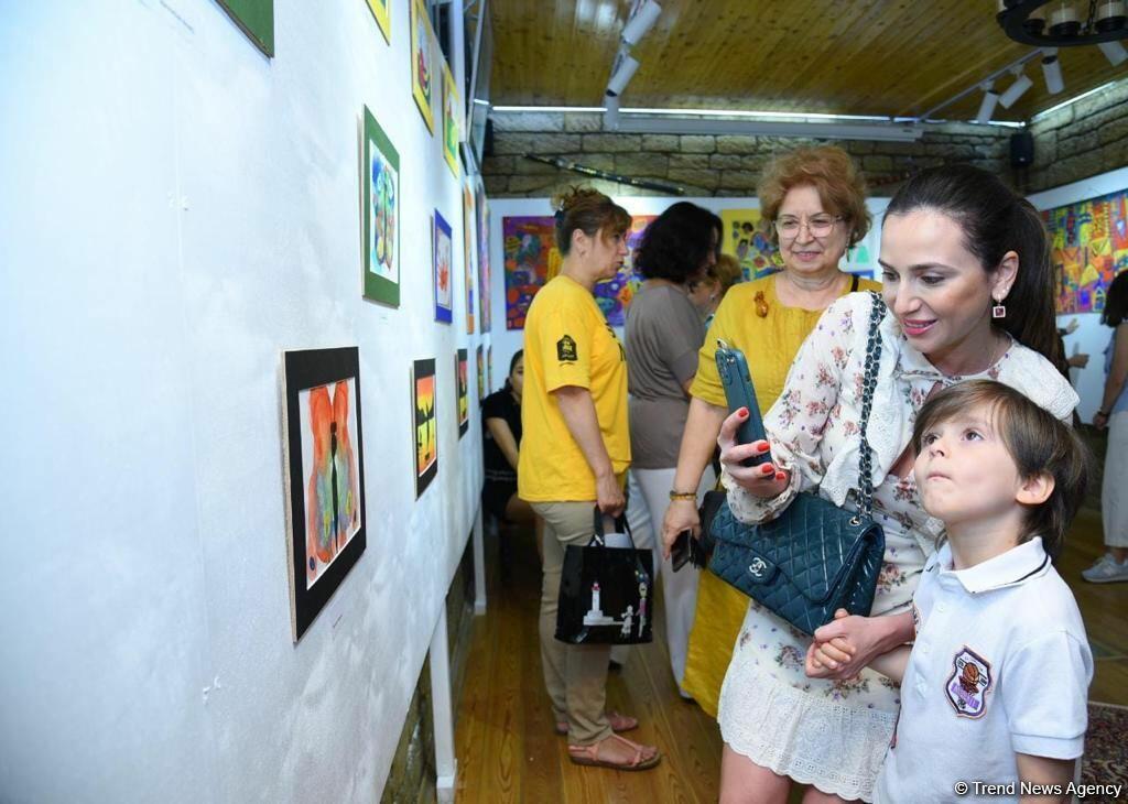 Leonardo Art School Baku организовала выставку юных художников «Полет фантазий»