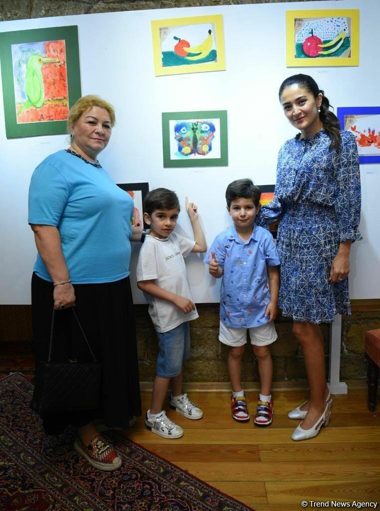 Leonardo Art School Baku организовала выставку юных художников «Полет фантазий»