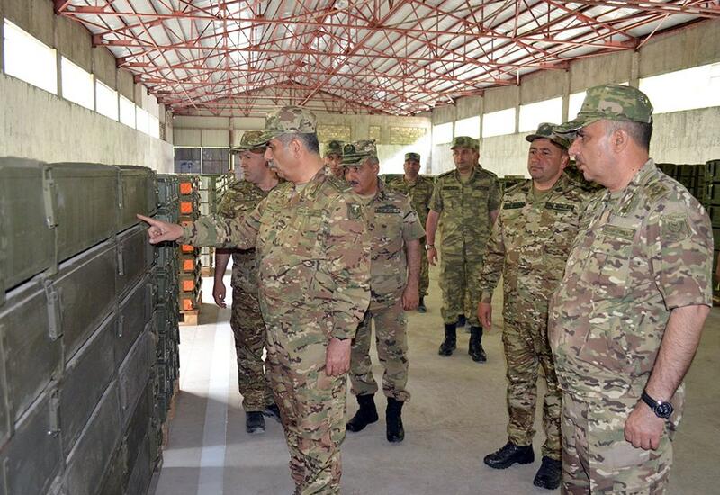 Закир Гасанов осмотрел строящиеся военные объекты в Кяльбаджаре и Лачине