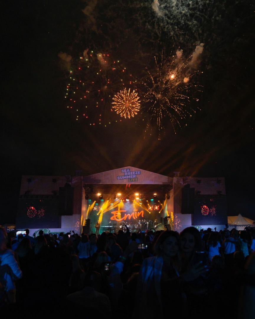 На живописном побережье Баку стартовал грандиозный Sea Breeze Summer Fest