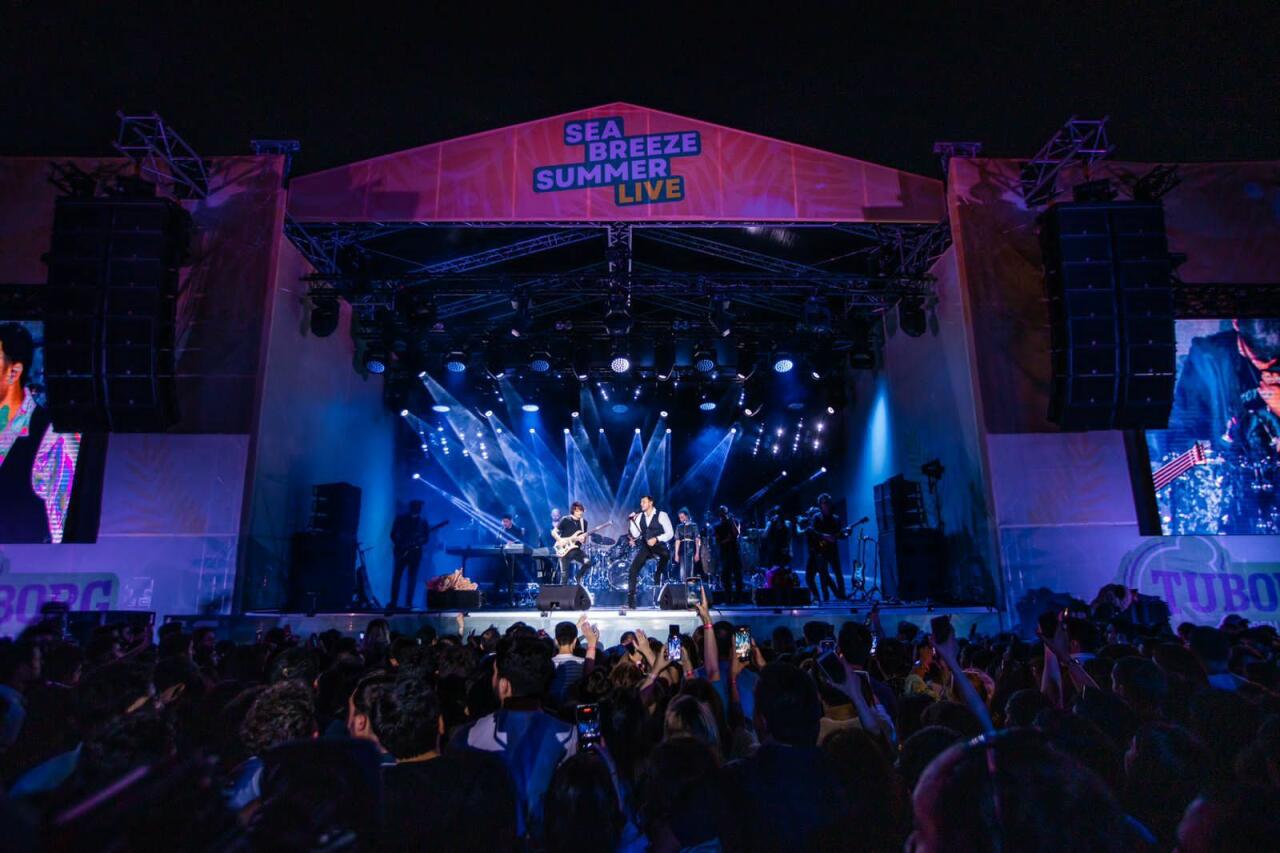 На живописном побережье Баку стартовал грандиозный Sea Breeze Summer Fest