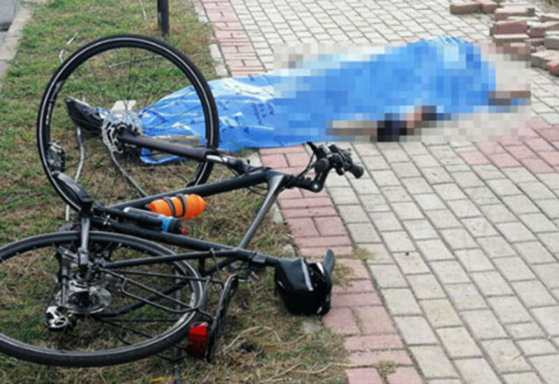 В Баку девушка упала с велосипеда и погибла