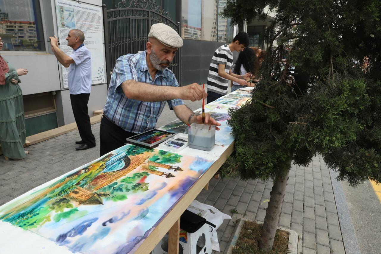 В Баку был представлен "Акварельный перформанс"
