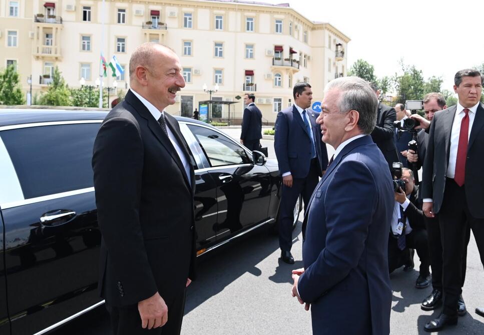 Президент Ильхам Алиев и Президент Узбекистана Шавкат Мирзиёев приняли участие в церемонии открытия площади Гейдара Алиева в Ташкенте