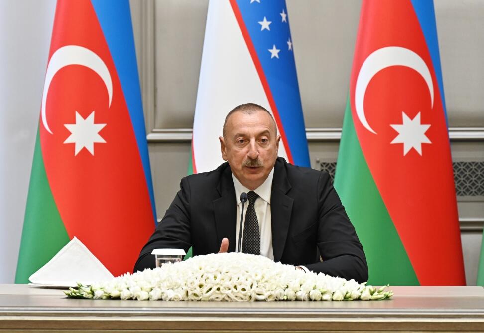 Президент Ильхам Алиев и Президент Шавкат Мирзиёев выступили с заявлениями для печати