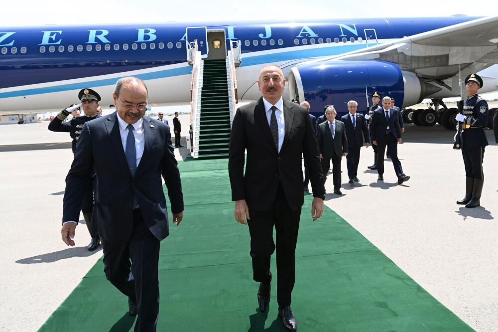 Президент Ильхам Алиев прибыл с государственным визитом в Узбекистан