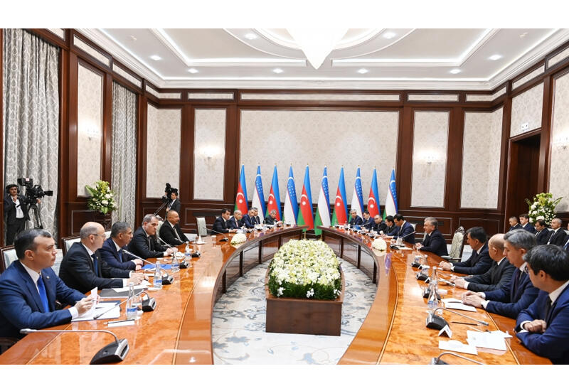 Состоялась встреча Президентов Азербайджана и Узбекистана в расширенном составе