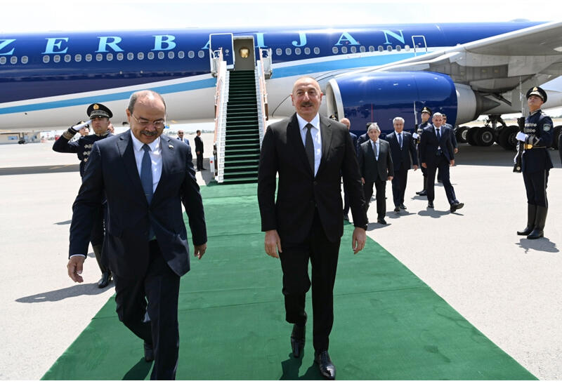 Президент Ильхам Алиев прибыл с государственным визитом в Узбекистан