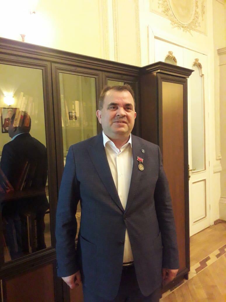 Yunus Oğuza I Türk Dünyası Ədəbiyyat və Kitab Festivalı çərçivəsində TÜRKSOY tərəfindən "Çingiz Aytmatov" medalı təqdim edildi