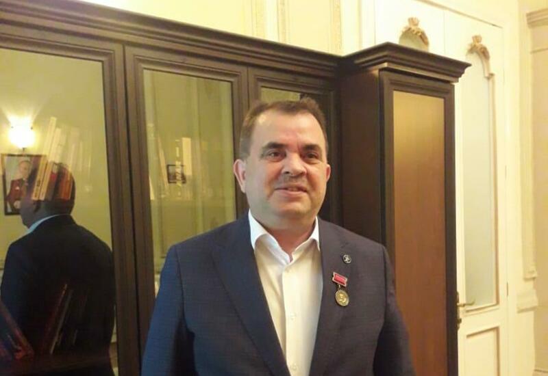 Yunus Oğuza I Türk Dünyası Ədəbiyyat və Kitab Festivalı çərçivəsində TÜRKSOY tərəfindən "Çingiz Aytmatov" medalı təqdim edildi