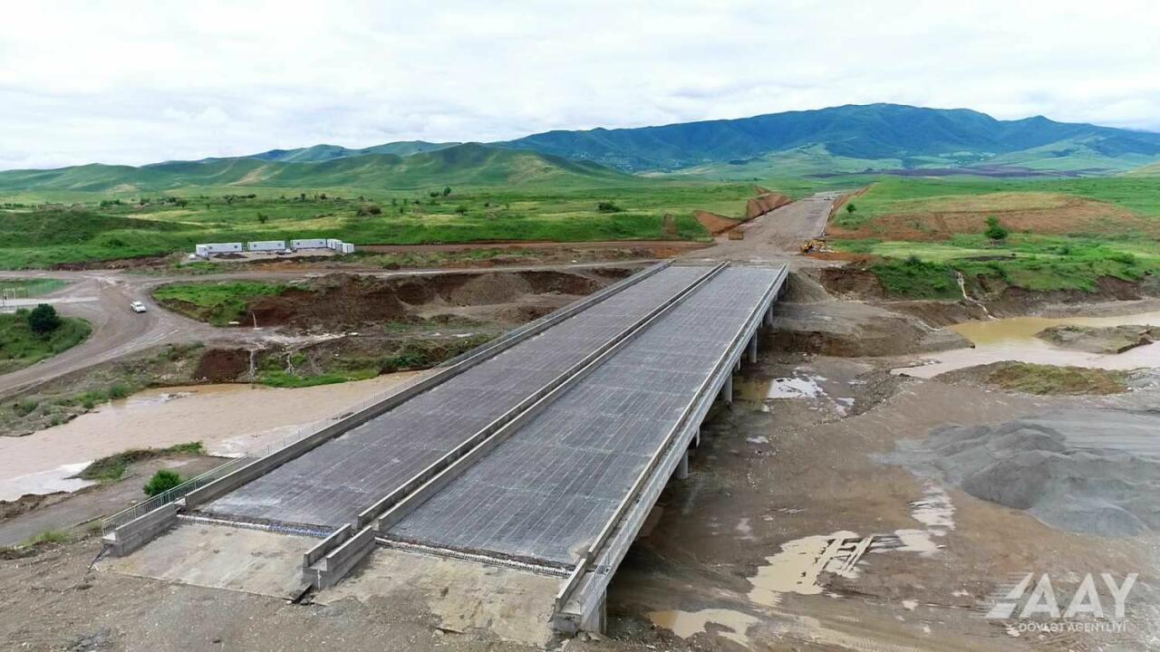Так выглядит строительство новой дороги в Шушу