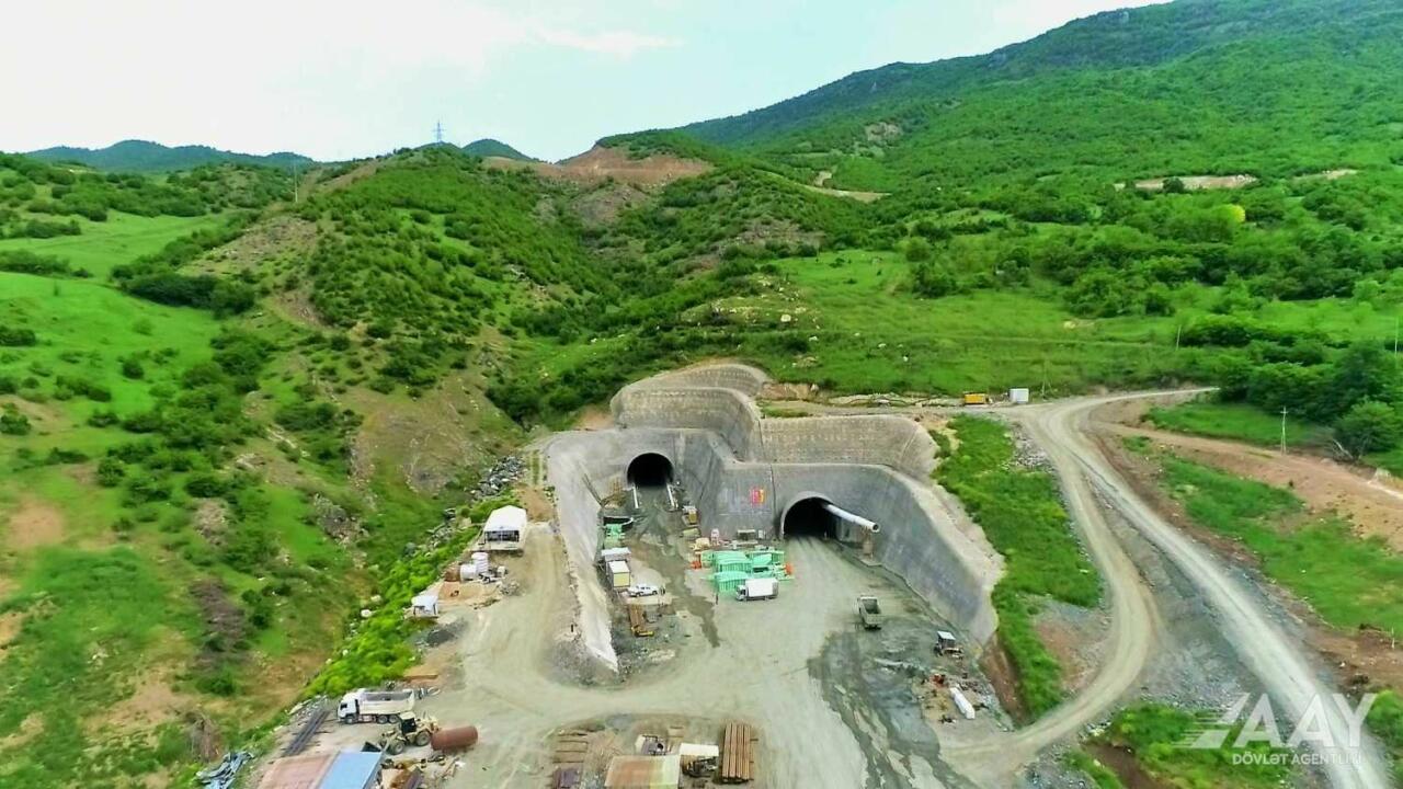 Так выглядит строительство новой дороги в Шушу