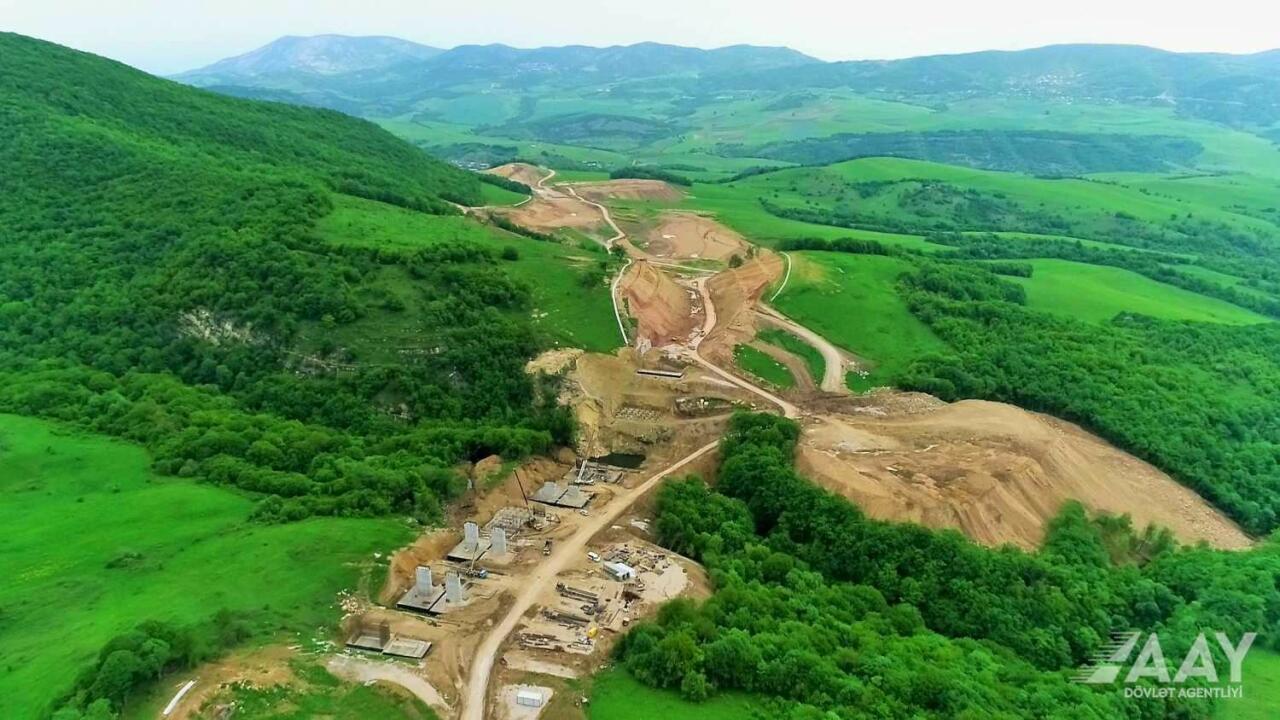 Так выглядит строительство новой дороги в Шушу