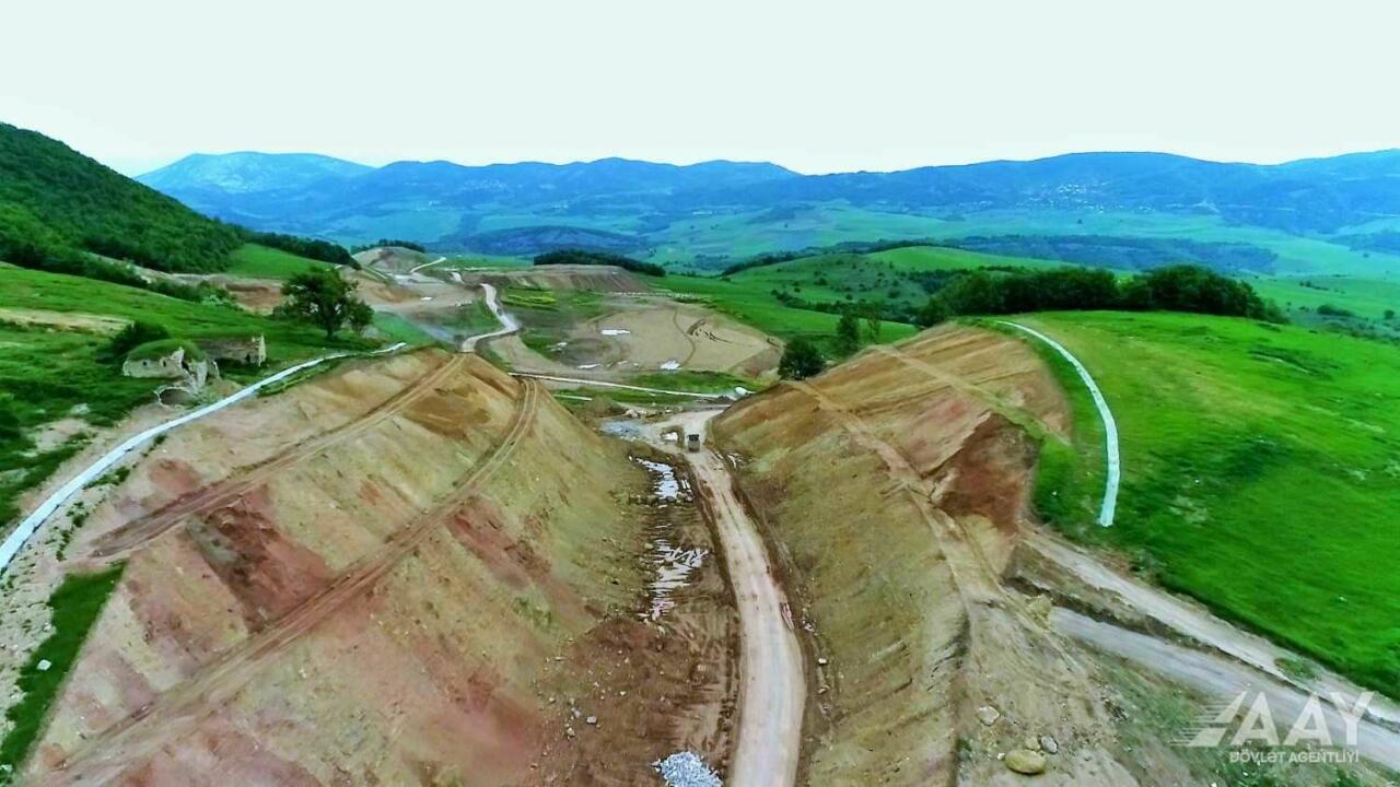 Так выглядит строительство новой дороги в Шушу