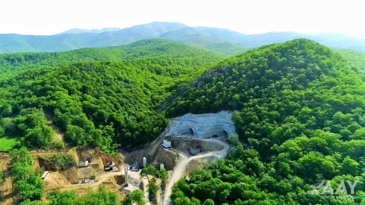 Так выглядит строительство новой дороги в Шушу
