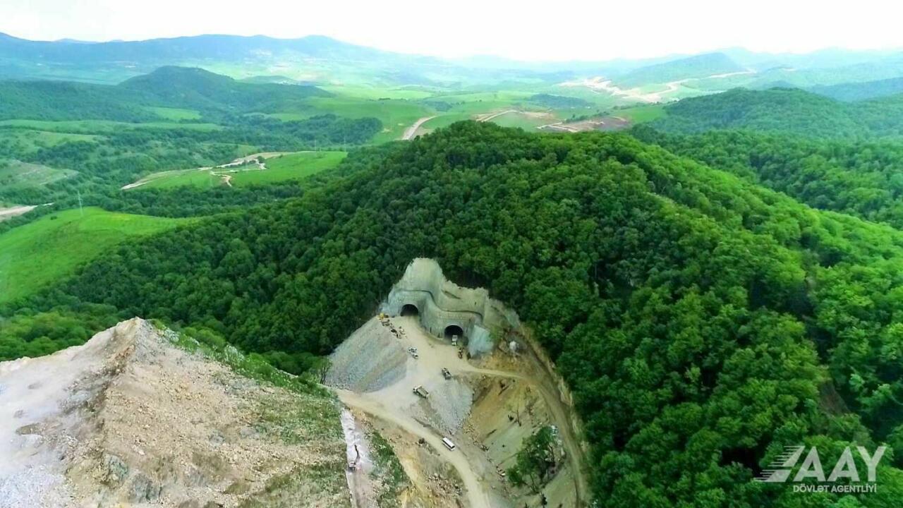 Так выглядит строительство новой дороги в Шушу