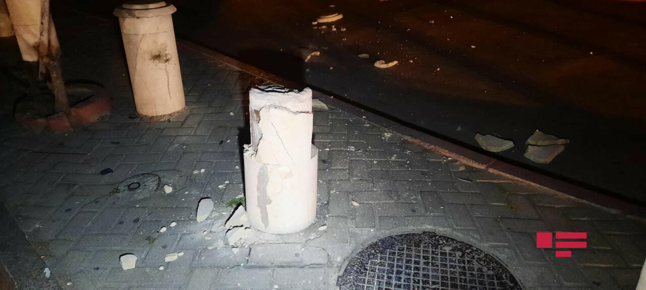 В Баку опрокинулся автомобиль, есть пострадавшие