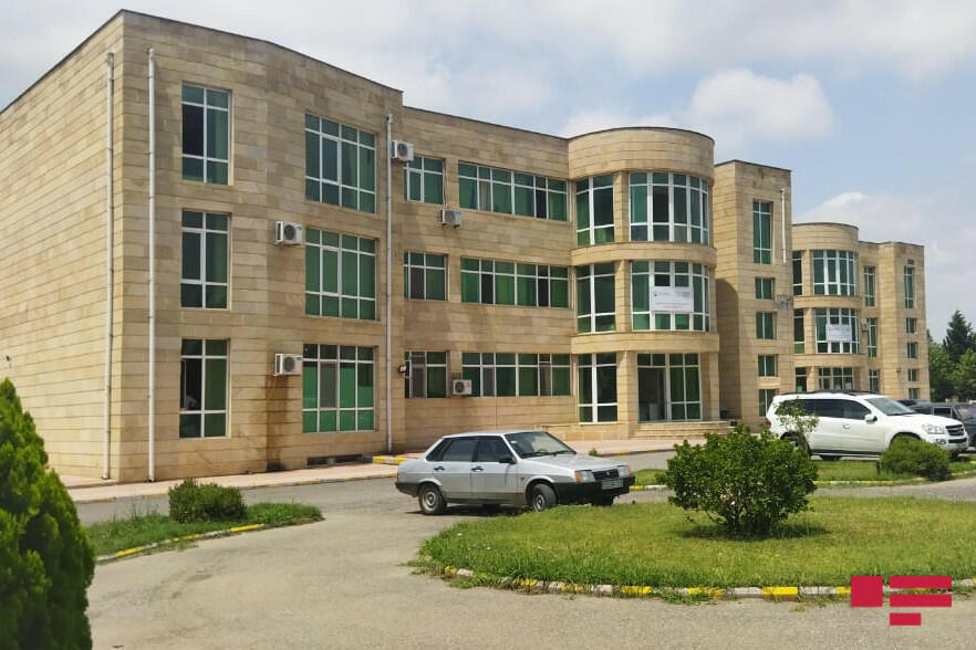 В Агдаме сель унес легковой автомобиль
