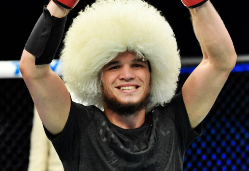 Брат Хабиба победил американца Манесса на турнире UFC Vegas 57