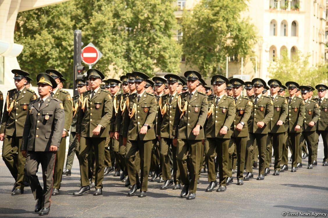 В Баку прошли показательные выступления военных оркестров по случаю Дня Вооруженных cил