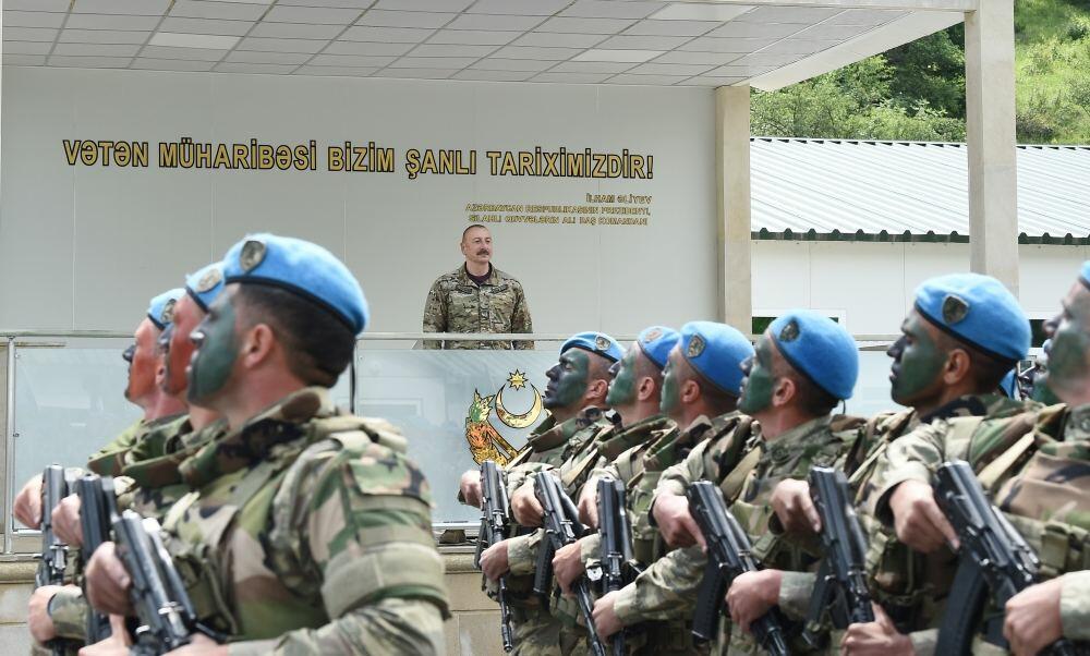 Президент Ильхам Алиев вручил боевое знамя воинской части коммандос в Кяльбаджарском районе