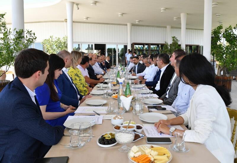 Qarabağ Dirçəliş Fondunun nümayəndələri sahibkarlarla görüş keçirib