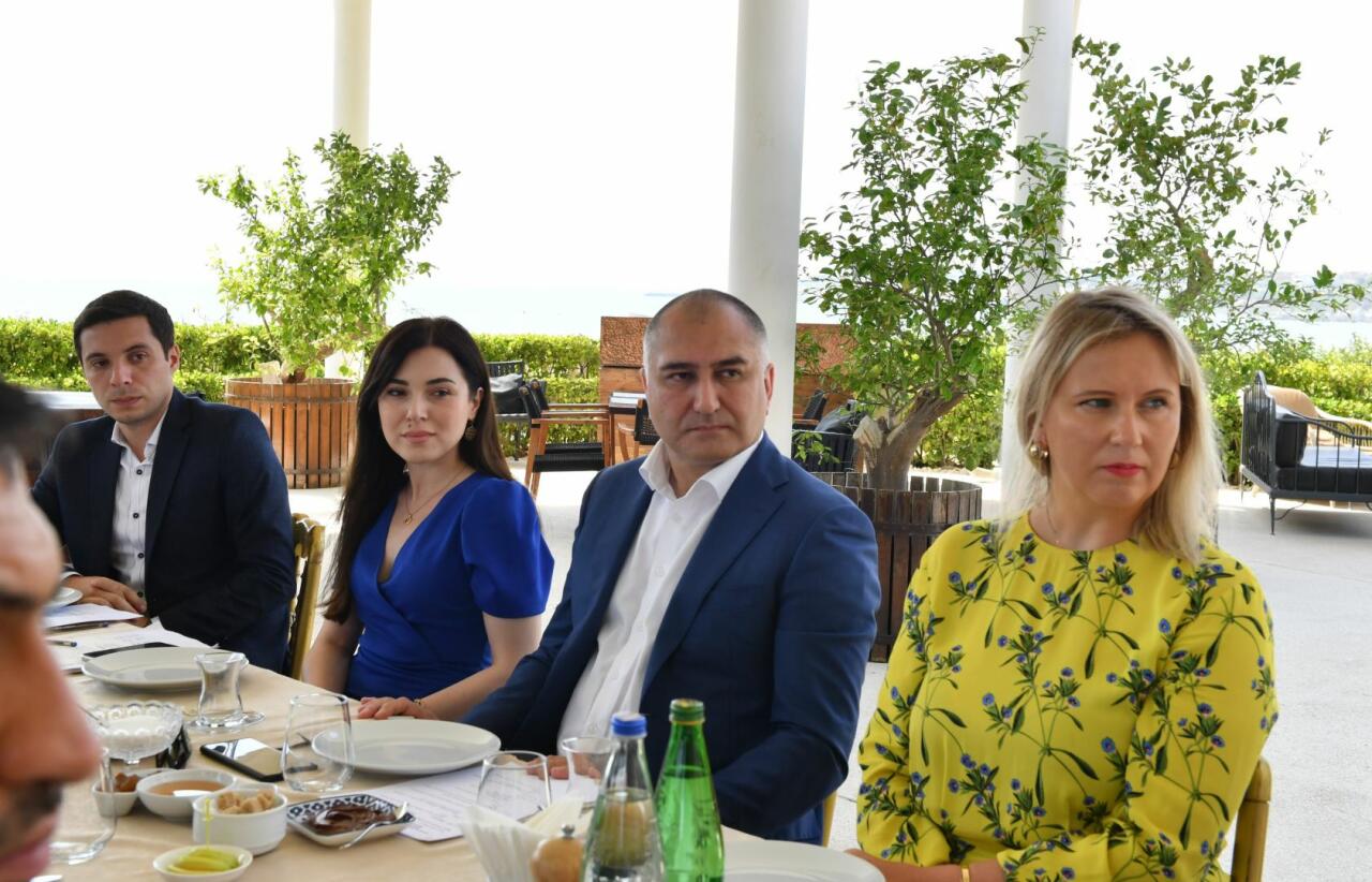 Qarabağ Dirçəliş Fondunun nümayəndələri sahibkarlarla görüş keçirib