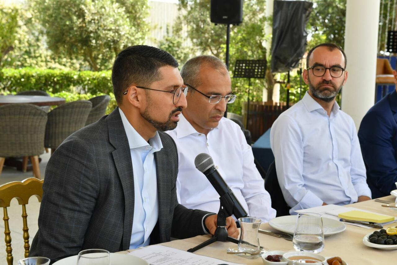 Qarabağ Dirçəliş Fondunun nümayəndələri sahibkarlarla görüş keçirib