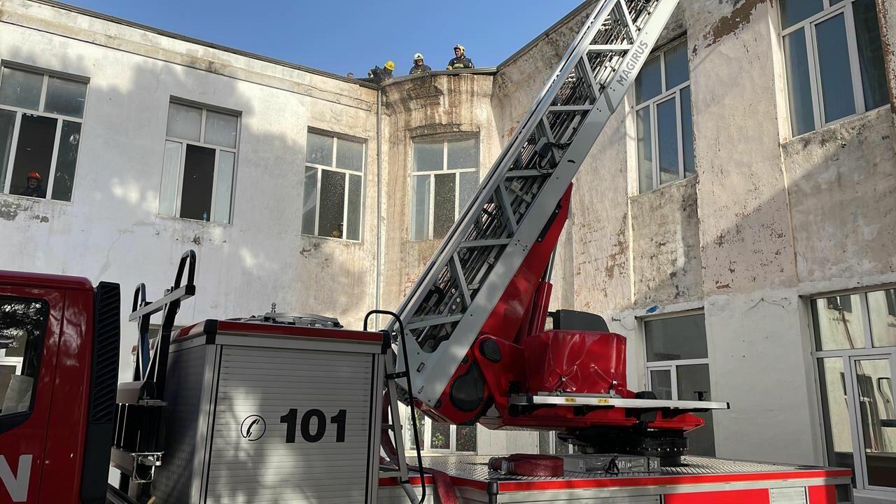 Пожар в школе в Баку потушен