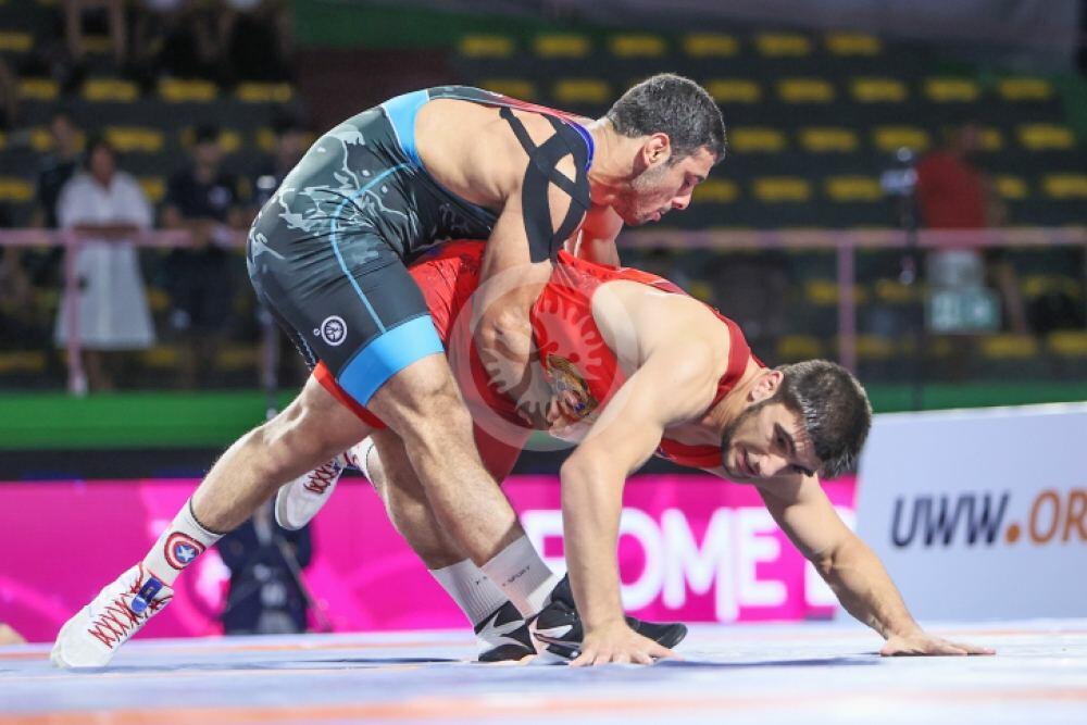 Сборная Азербайджана по греко-римской борьбе стартовала на чемпионате Европы с двумя золотыми медалями